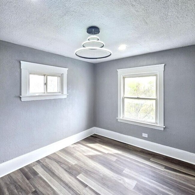 Building Photo - 3-Bedroom Home with Attic and Basement in ...