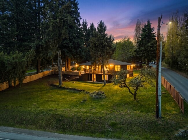 Building Photo - 1366 SE High Ridge Ct