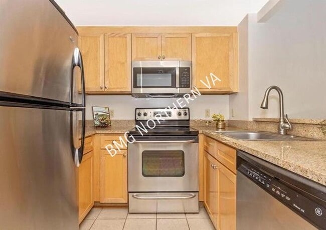 Building Photo - 1150 K St NW