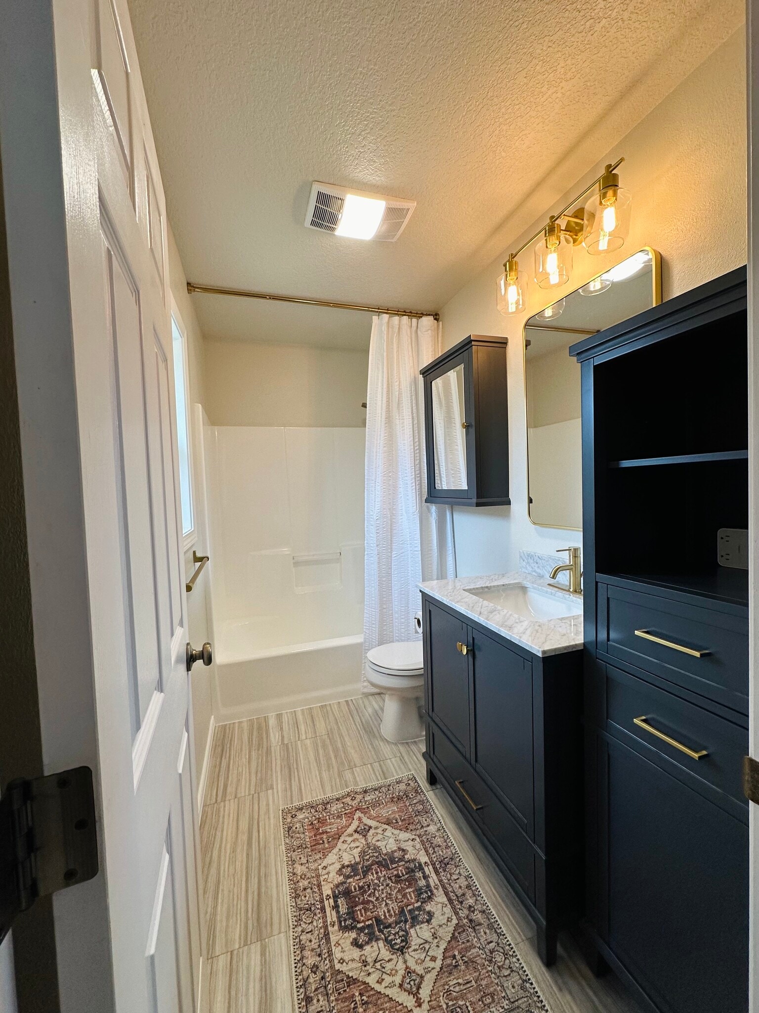 Master Bathroom - 10421 SE Liebe St