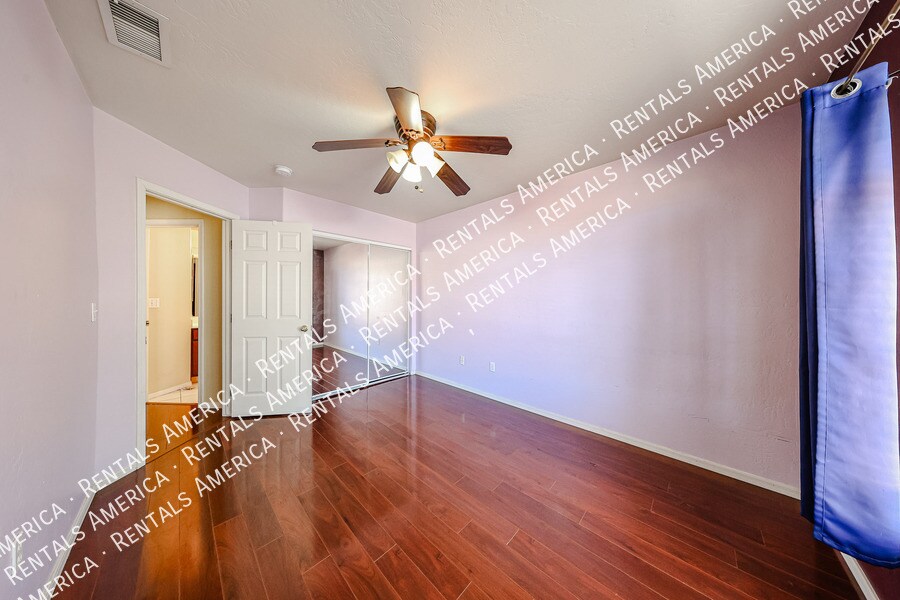 Building Photo - 2127 E Nighthawk Wy