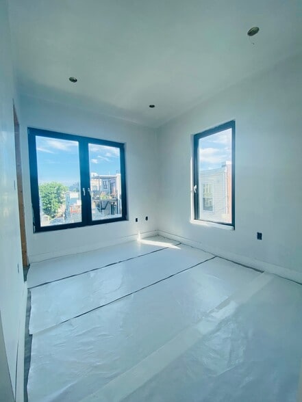 Building Photo - 241 W 3rd St