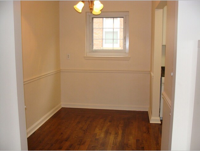 Building Photo - Heat, Hot Water Included, Parking Included.
