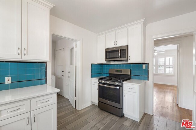 Building Photo - 2002 Kelton Ave