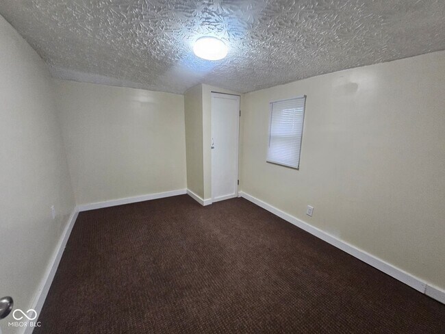 Building Photo - 1310 E 5th St