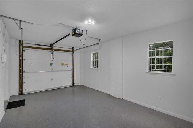 Building Photo - 10444 Kingbrook Ln