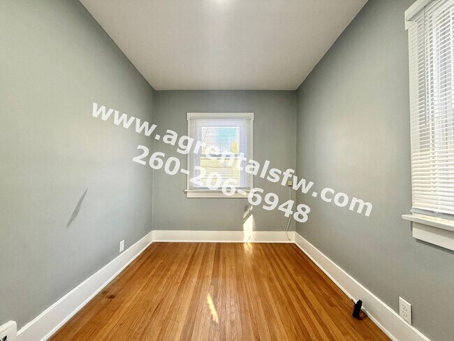 Building Photo - 2 Bedroom House