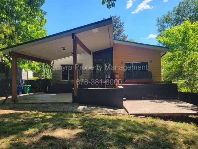 Building Photo - Luxurious 4 bedroom house in Atlanta!