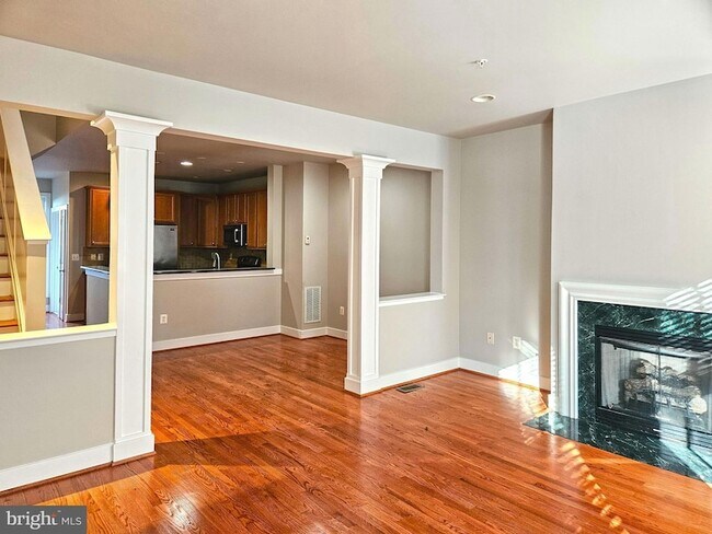 Building Photo - 12 S Regester St