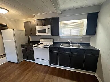 Building Photo - 304 E Lehr Ave