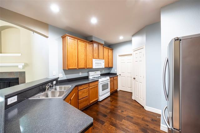 Building Photo - 4501 Brighton Dr