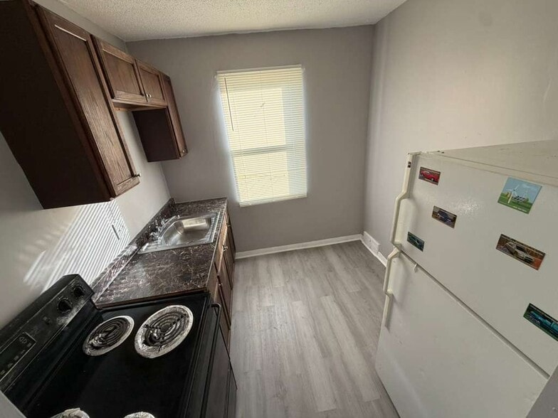 Building Photo - 1500 Luxor Rd