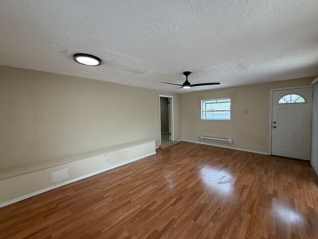 Building Photo - 3 Bedroom Updated Home Available Near Montano Rd NW & Unser Blvd NW!