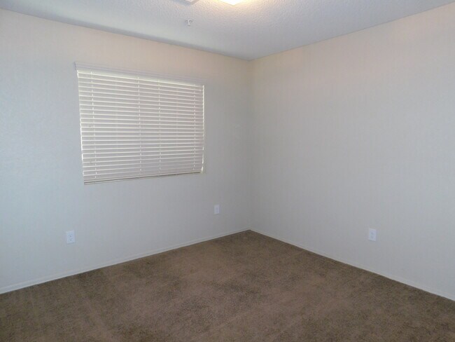 Building Photo - NICE TOWNHOME IN SUNSET MOUNTAIN VILLAS!