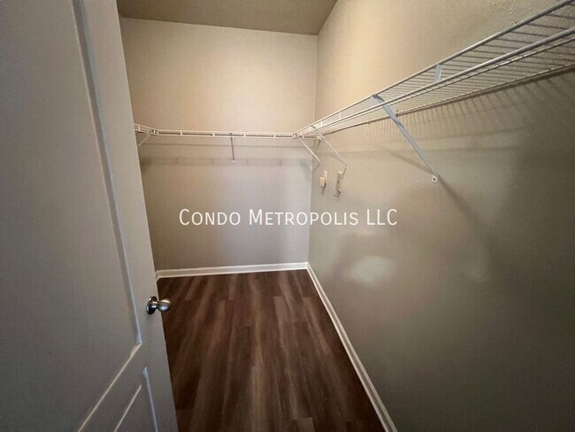 Building Photo - 8813 Villa View Cir