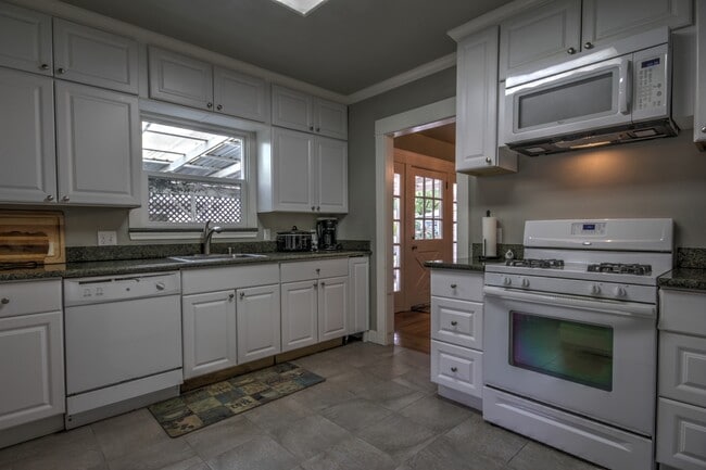 Building Photo - 209 Achor Ct