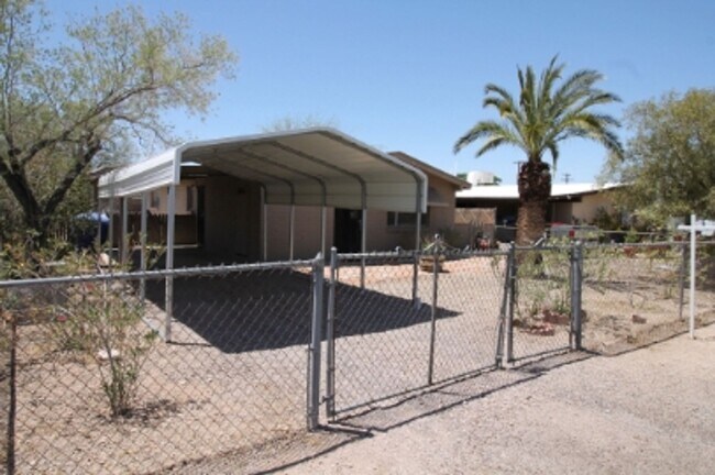 Building Photo - 3 bed 2 bath Mobile Home Available