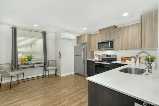 Building Photo - 4bd/2.75ba Seattle Townhome