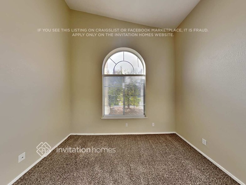 Building Photo - 1445 Castle Crest Dr