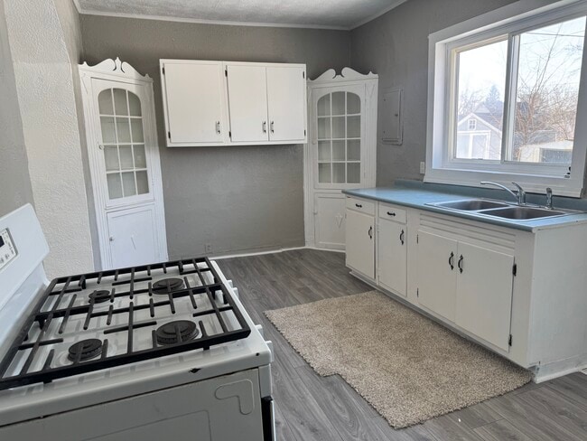 Building Photo - 209 N G St