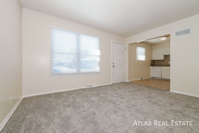 Building Photo - 906 SE 3rd Terrace