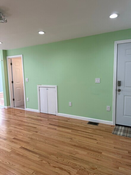 Building Photo - 11 Sherbrooke Ave