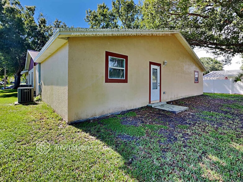 Building Photo - 15924 Eagle River Way