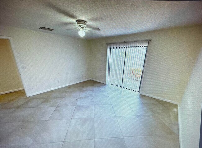 Building Photo - 1305 Hempstead St