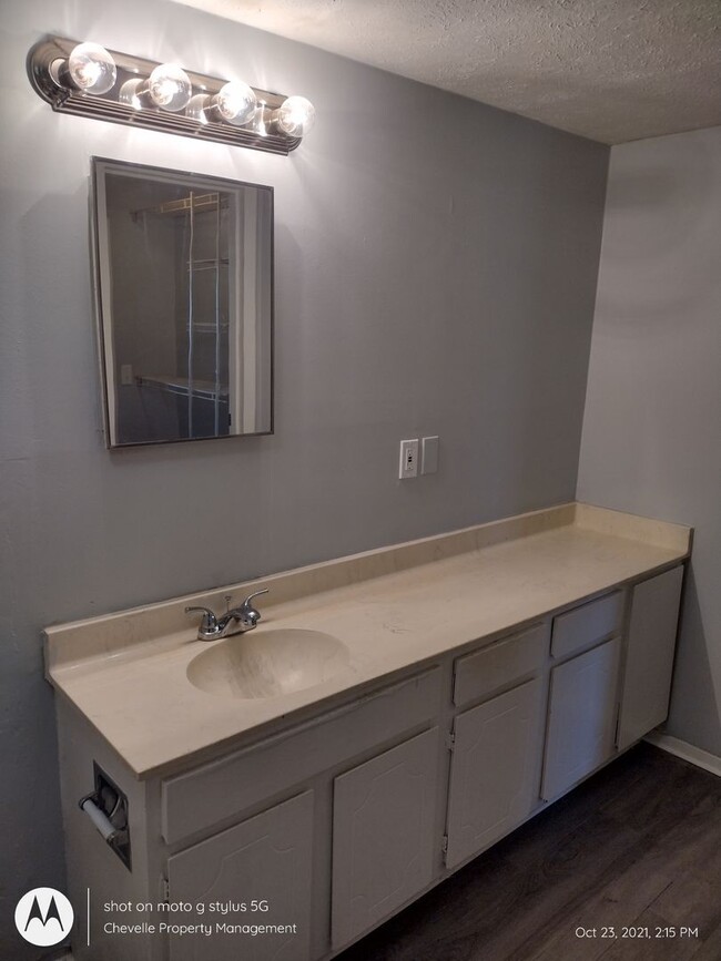 Building Photo - Beautiful 1 Bedroom 1 Bath