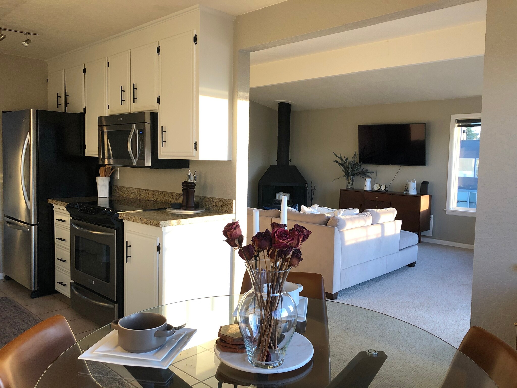 Interior Photo - 2625 13th Ave W