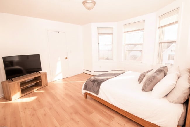 Building Photo - 117 Lamberton St