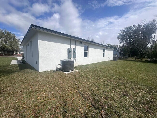 Building Photo - 141 Hummingbird St