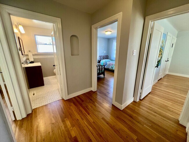 Building Photo - Charming Furnished Home in PG!