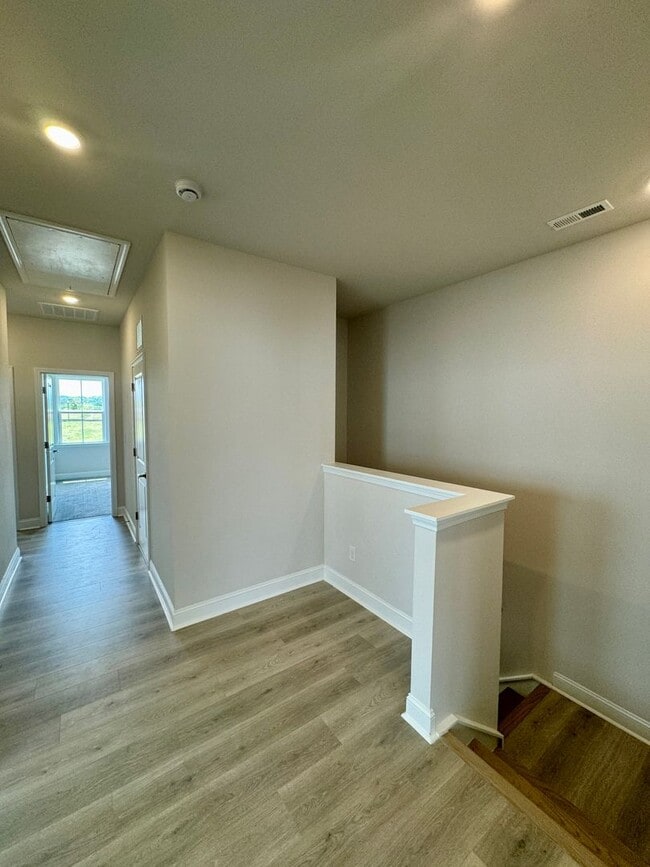Building Photo - Beautiful 3BR/2BA w/ Office Townhouse in P...