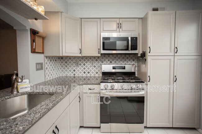 Building Photo - 4208 Aberdeen Ln