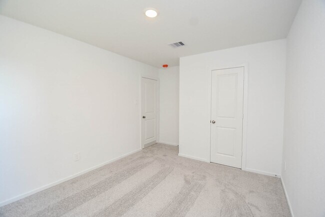 Building Photo - 1542 San Sebastien Dr