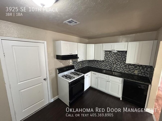 Building Photo - 3925 SE 10th Pl