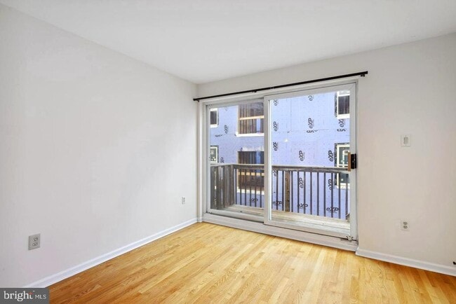 Building Photo - 830 Kater St