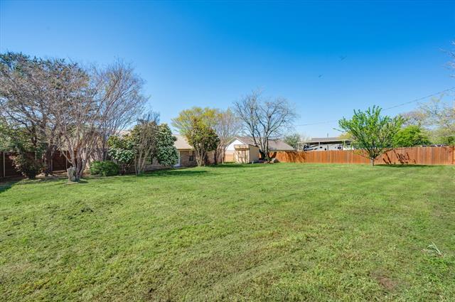 Building Photo - 304 Oak Dr
