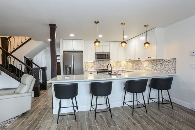 Building Photo - 6 month lease! Updated Baldy Breckenridge Townhome! Dogs negotiable!