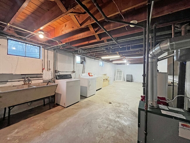 Building Photo - 4 S June Terrace