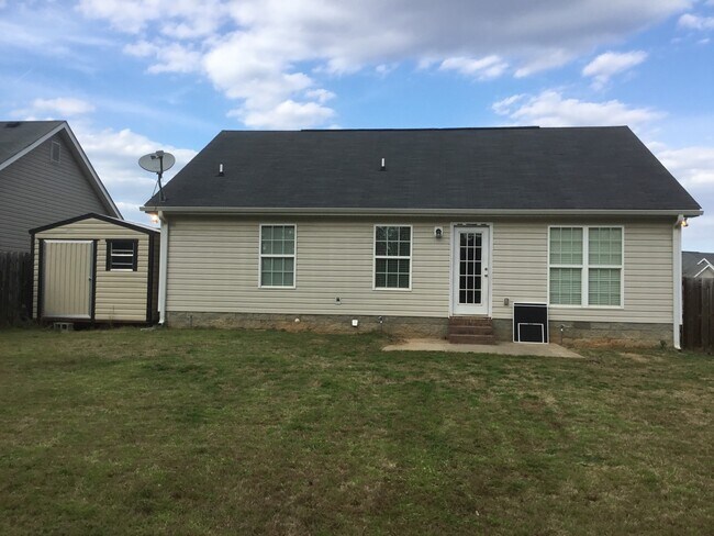 Building Photo - Private Back Yard - Walking Distance to Columbia Middle School & Grovetown High