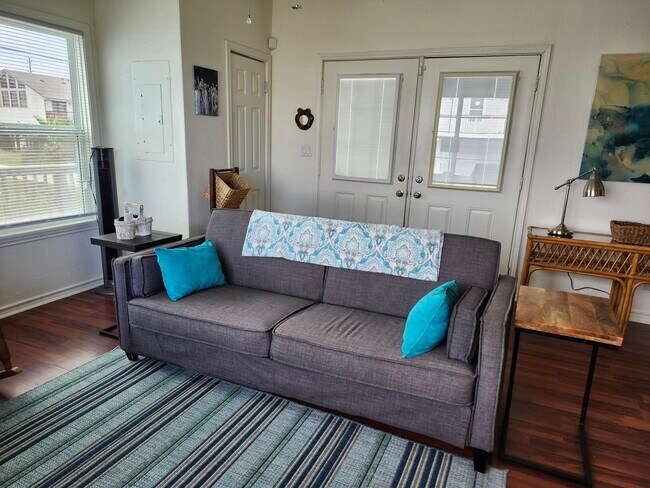 Building Photo - 4215 Hardin Dr