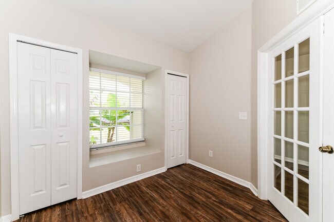 Building Photo - 11 W 9th St