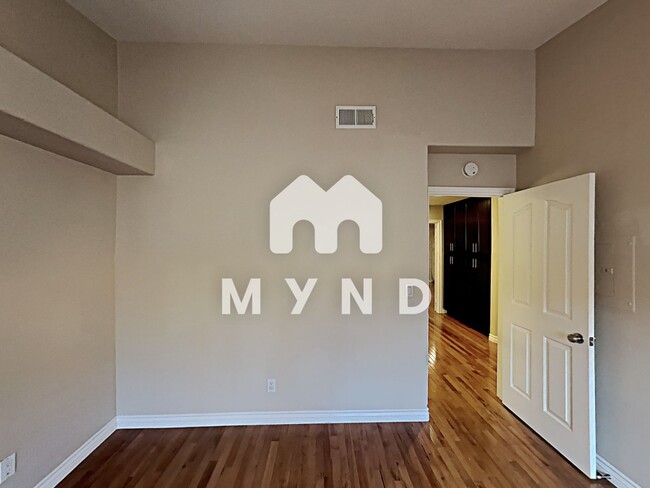 Building Photo - 5117 Renaissance Ave Unit C