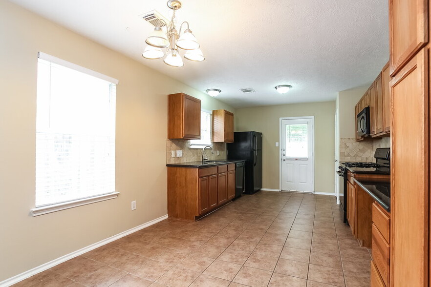 Building Photo - 7239 Winter Song Dr