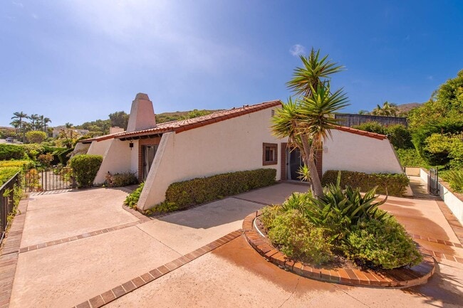 Building Photo - 3636 Malibu Country Dr