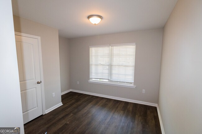Building Photo - 208 Evans Ter