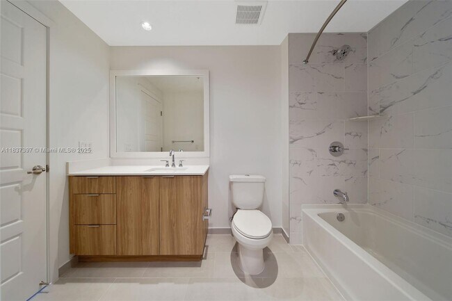 Building Photo - 2150 N Bayshore Dr