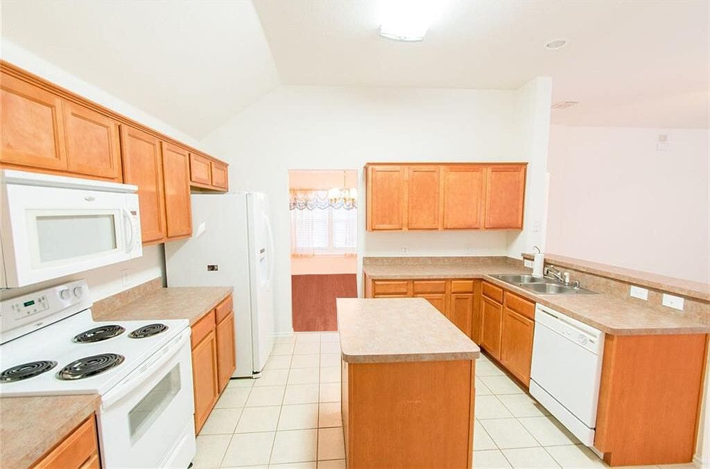 Building Photo - 234 Silvercreek Dr